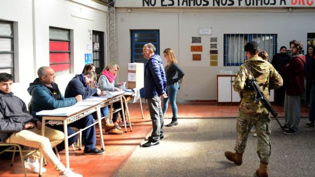 seis personas detenidas en la plata porque se negaron a ser autoridades de mesa