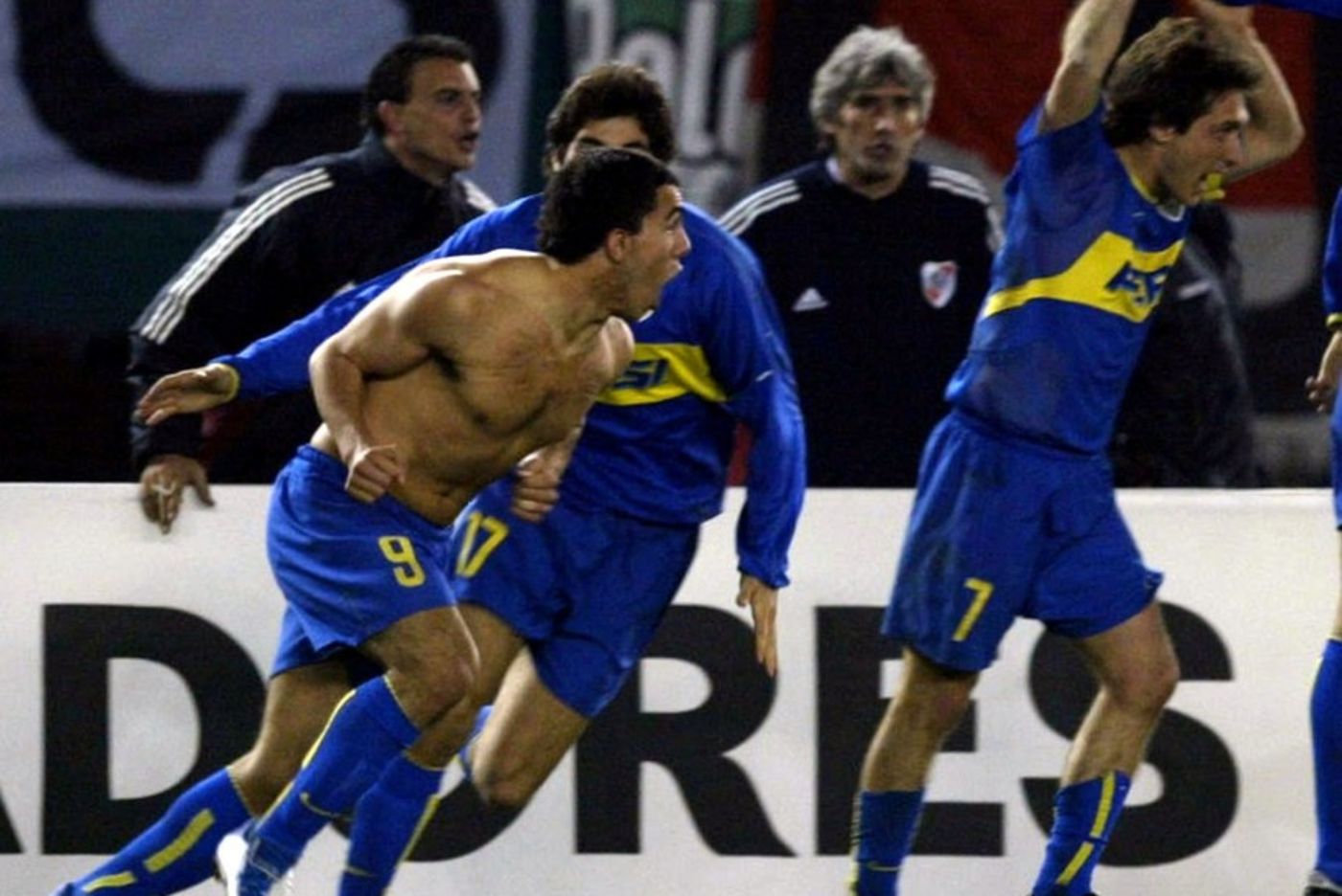 Carlos Tévez festejo River Boca.jpg