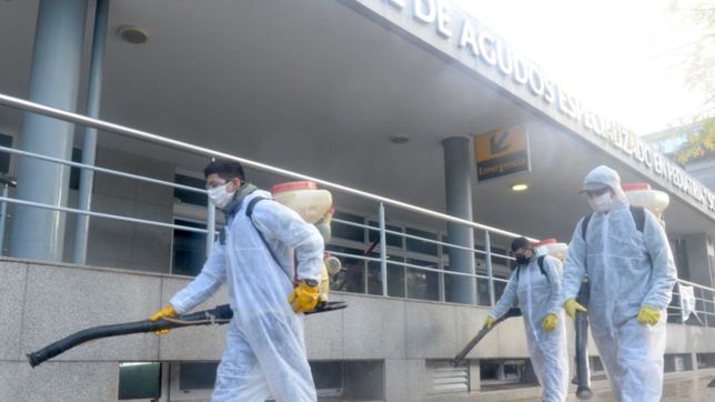 medicos y enfermeros del hospital de ninos hicieron un llamado solidario por barbijos