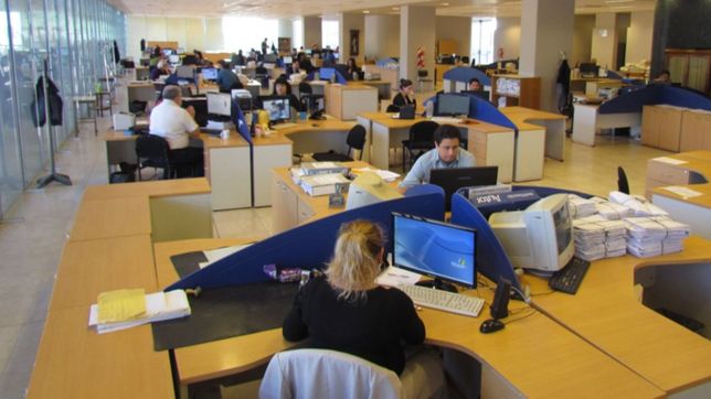 estatales recibiran un aumento extra del 10% para compensar la inflacion