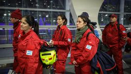 la oficial de bomberos de el peligro ya llego a venezuela para trabajar tras el terremoto