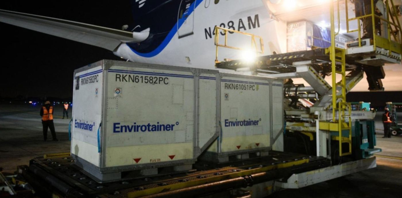 Llegada de vacunas de AstraZeneca desde méxico - Avión con vacunas de AstraZeneca