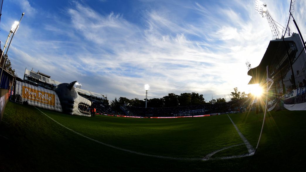 ¿Chicana de Gimnasia a Estudiantes? La particular música que sonó en el Bosque en la entrada en calor del Lobo