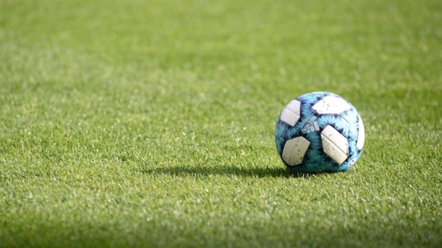 sangrienta batalla campal en un partido de futbol: un hincha apunalo a un jugador