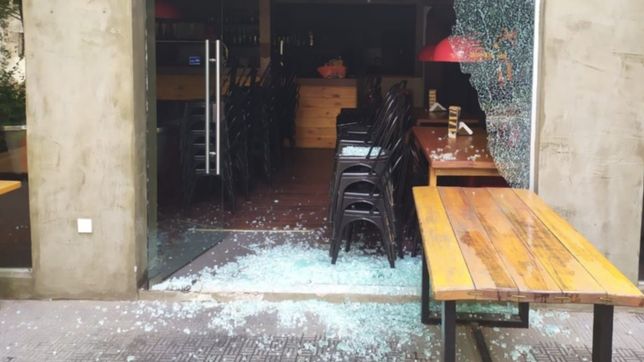 atacaron a mazazos una cerveceria de city bell, robaron en frawens y escaparon