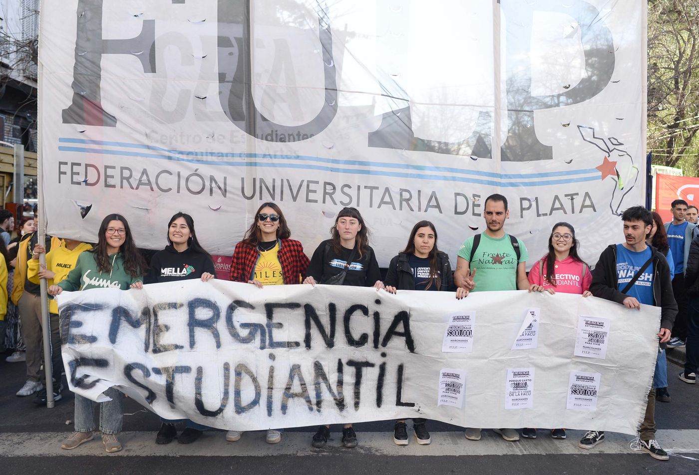 Marcha UNLP ADULP FUL ATULP Rectorado (5).jpg