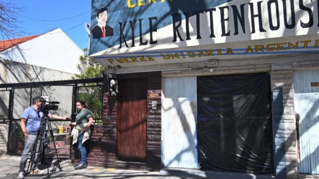 ¿que encontro la policia en el allanamiento al centro cultural neonazi de la plata?