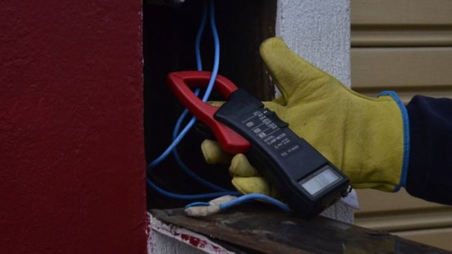 detectan edificios en construccion, casas y hasta un complejo comercial colgados de la luz