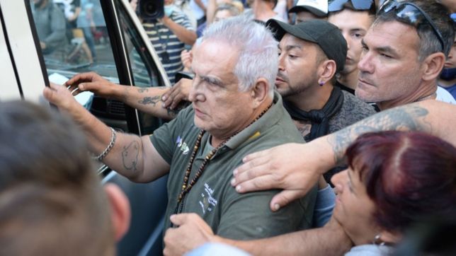 detuvieron a un nieto del pata medina con drogas y armas de guerra en su casa de la plata