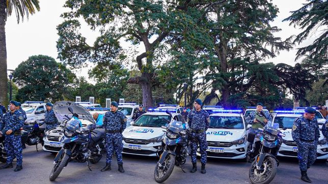 presentaron en la plata las motos bmw y los patrulleros que recorreran una zona caliente de la ciudad