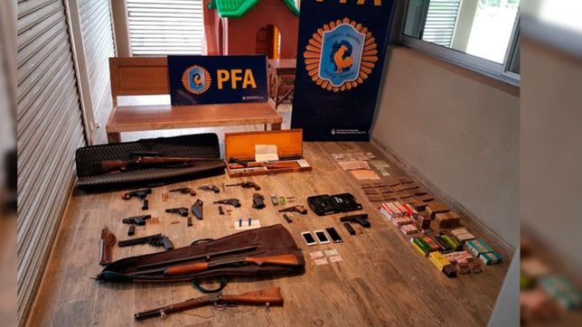 el arsenal de armas que encontraron en la casa de cesar melazo cuando lo detuvieron