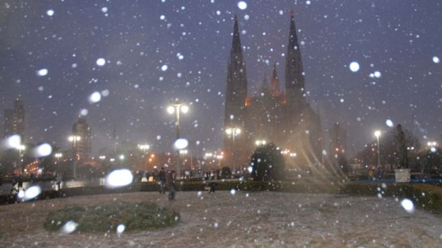 ¿que es el graupel, el granizo que hizo ilusionar a todos con una nevada en la plata?