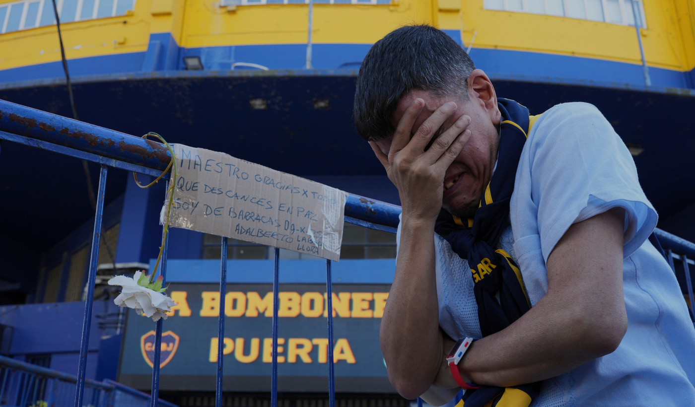 El dolor de los hinchas en la despedida de Miguel Russo