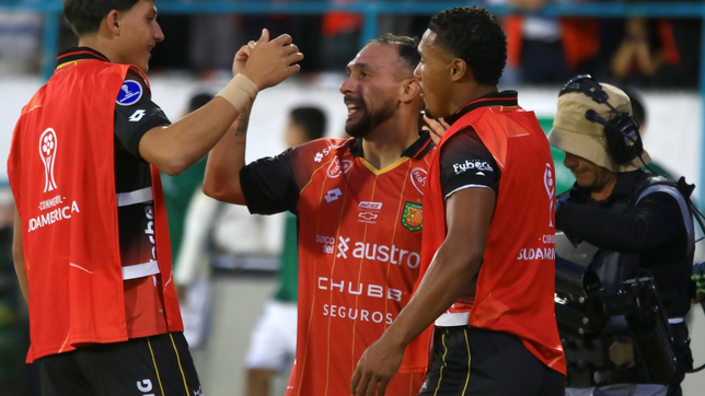 la avivada de un platense que termino con un gol olimpico en la copa sudamericana