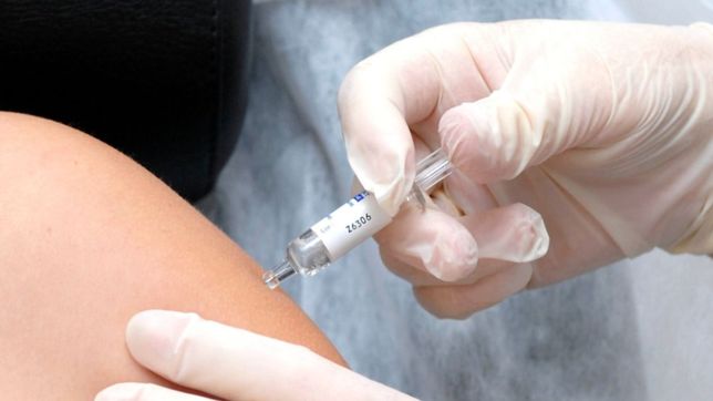 un hospital de la plata dio la primera vacuna contra la meningitis tras tres anos de falta