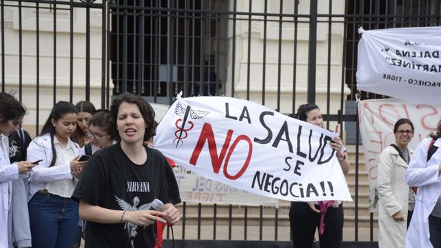 medicos bonaerenses alertan por el atraso salarial y presionan por la reapertura de paritarias