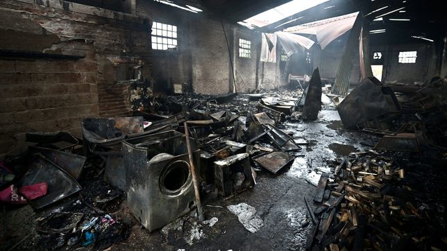 el drama de los cartoneros de melchor romero tras el incendio que arraso con todo