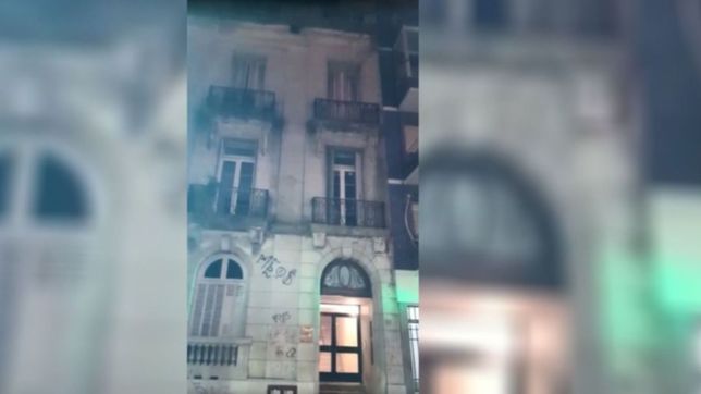 video: asi denunciaron otra fiesta clandestina en un edificio en pleno centro de la plata