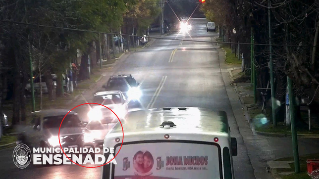 dos motociclistas chocaron a toda velocidad con una camioneta y terminaron internados