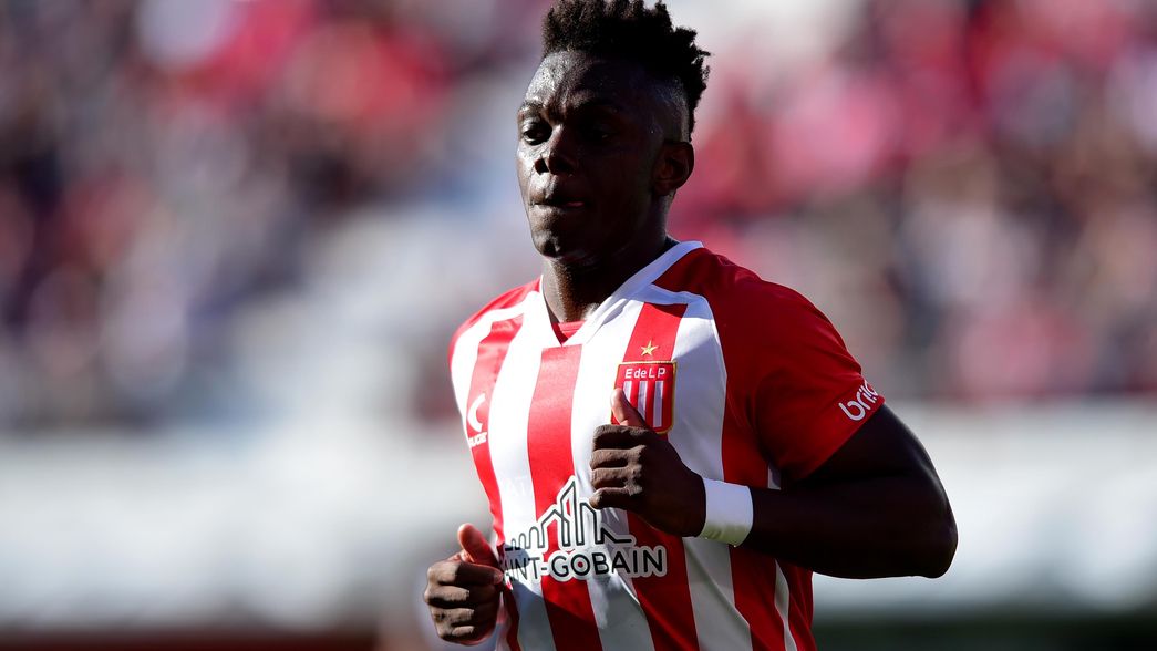 Todos los equipos que quieren a Edwuin Cetré mientras Estudiantes espera