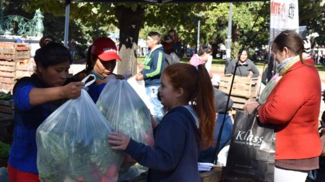 vuelve a la plata la feria con verduras agroecologicas, comidas y musica en vivo