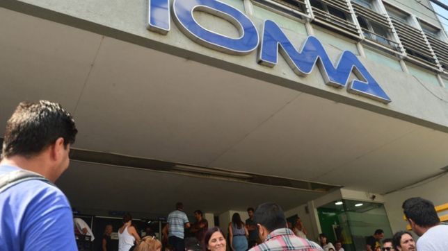 trabajadores y afiliados se plantaron en ioma por el estado edilicio y los nuevos controles