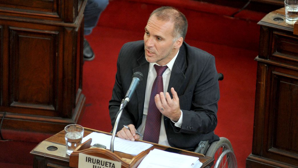 Encañonaron y golpearon al exconcejal Julio Irurueta en la puerta de su casa de La Plata