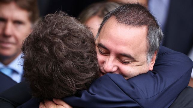 javier milei volvio a respaldar a manuel adorni y defendio su inocencia