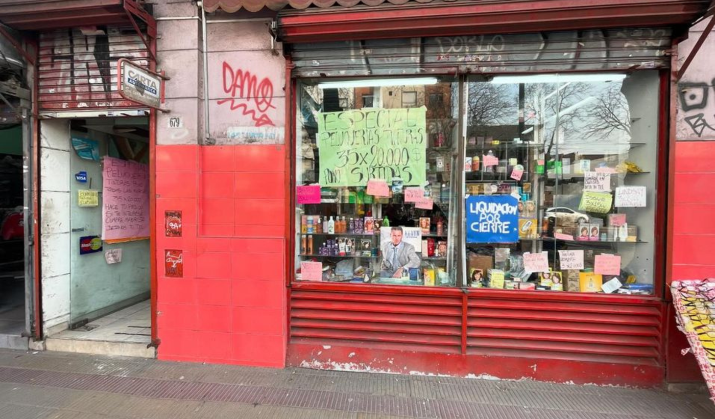 Perfumería vandalizada en diagonal 80 entre 1 y 2.png