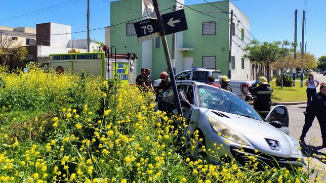 robaron un camion, chocaron en la huida y una nena termino internada en grave estado