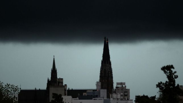¿a que hora llegara la tormenta de santa rosa a la plata?