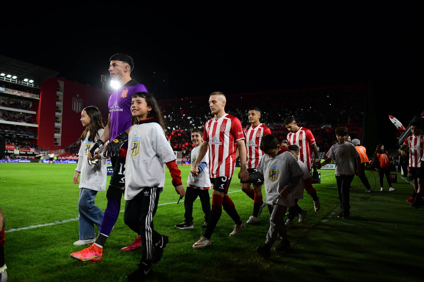 Estudiantes Riestra ingreso jugadores 2.JPG