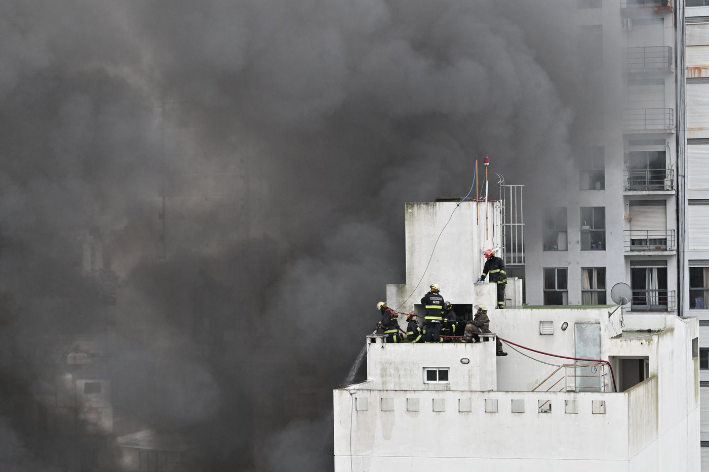Incendio y derrumbe en diagonal 77 (5).JPG
