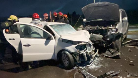 Un automovilista quedó atrapado tras un choque entre dos vehículos en La Plata