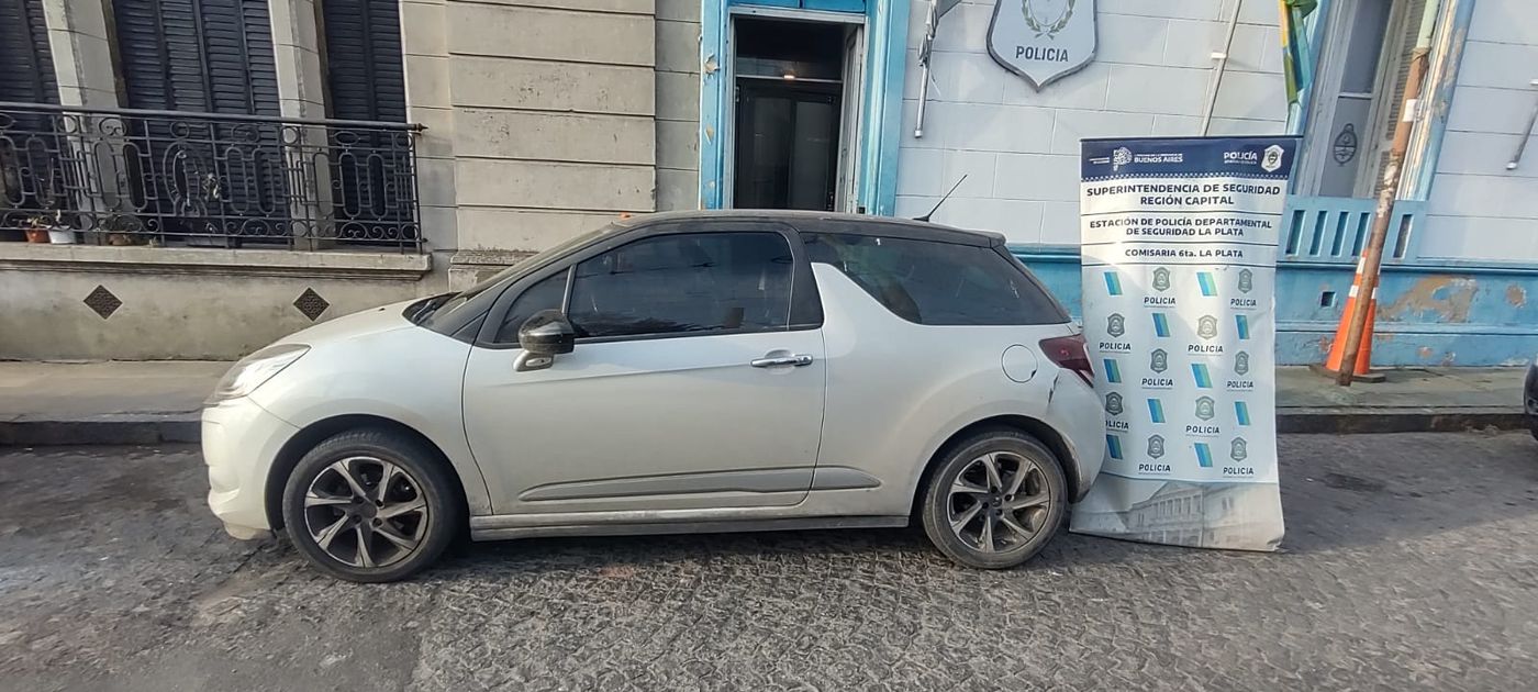 El auto del exhibcionista de Ringuelet.jpeg