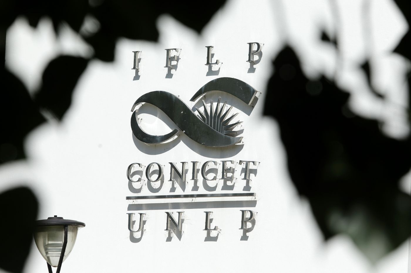 Reconocieron al Instituto de Física La Plata de la UNLP y el CONICET por su excelencia científica.