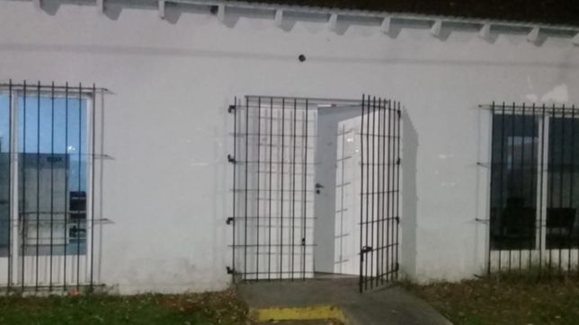 forzaron la entrada de una delegacion de la plata y se metieron a robar