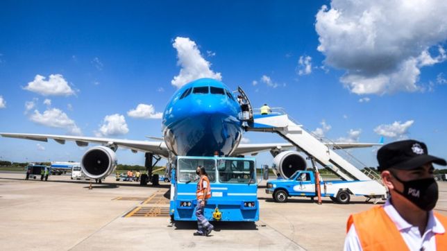 llega al pais el segundo vuelo desde china con vacunas de sinopharm
