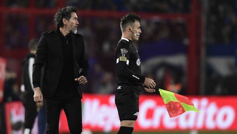 Con la inclusión de dos juveniles en la nómina, Eduardo Domínguez define el once para recibir a Huracán