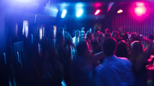 una vecina denuncio una fiesta clandestina en la plata y la amenazaron con un arma