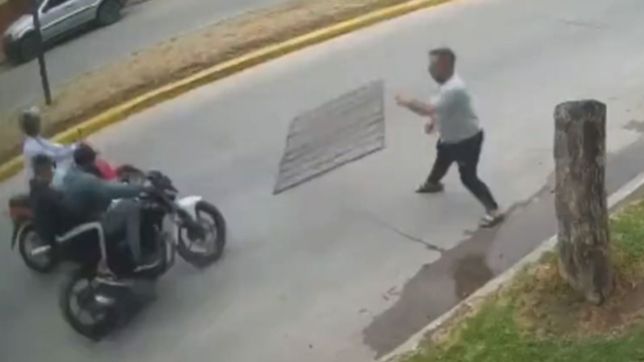 video: les tiro con un reja a los motochorros y evito un robo