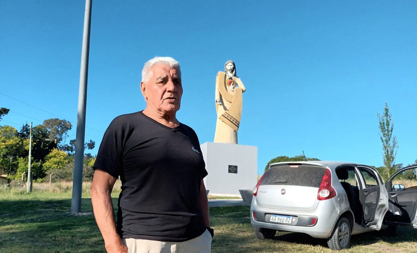 Carlos Britos árbitro La Plata 2.jpg