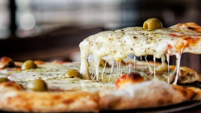 con descuentos y promociones, la plata festeja el dia internacional de la pizza