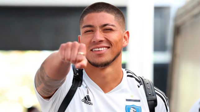 se sube al avion y llega a la argentina el nuevo arquero de estudiantes