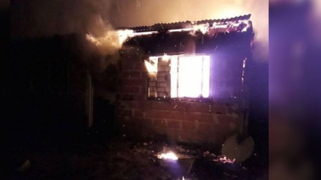 villa elvira: evitaron que explotara una garrafa pero lo perdieron todo en un incendio