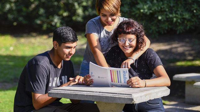 las becas progresar aumentan un 75%: ¿hasta cuando hay tiempo para anotarse y como hacerlo?