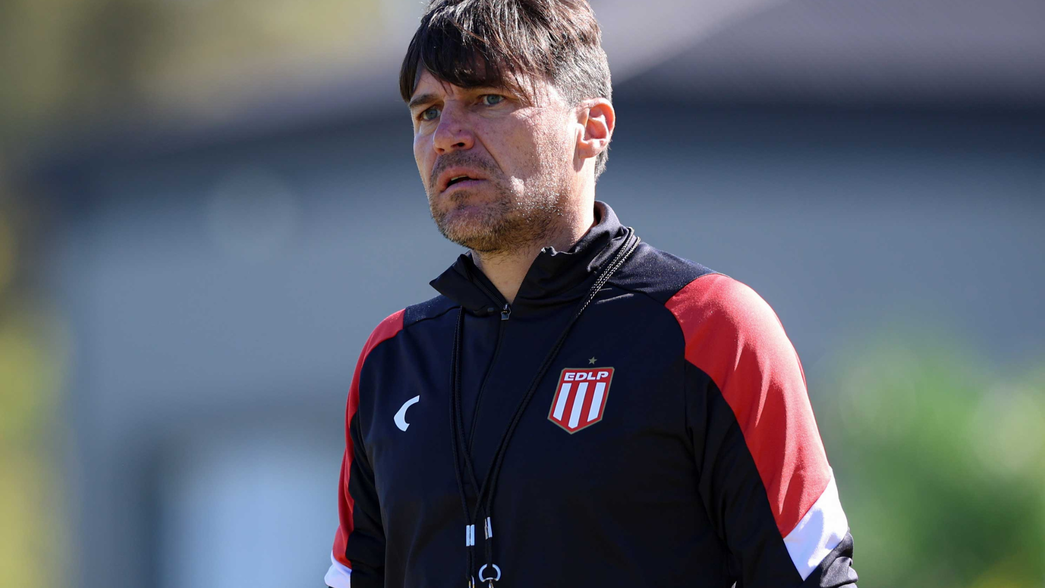 Medina prepara sorpresas en Estudiantes para dar el golpe ante Flamengo