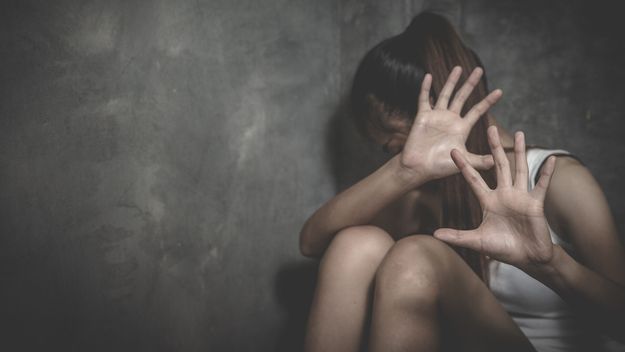 Sobreseyeron a una joven de Ensenada que apuñaló a su ex y alegó legítima defensa