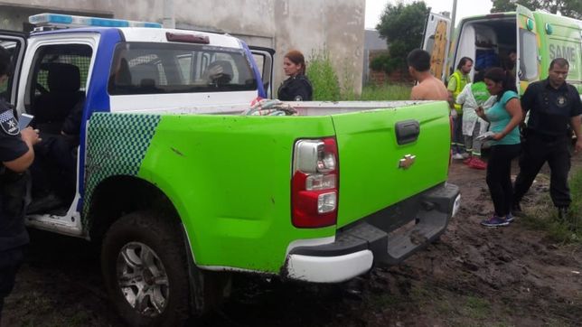 emocion en los hornos: policias parteros ayudaron a una mujer a dar a luz