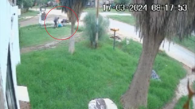 forcejeo, golpes y disparos: un periodista platense sufrio un violento asalto mientras esperaba el micro